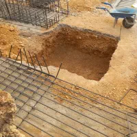 چاه کن فاضلاب و آسانسور