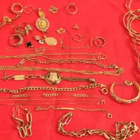 طلا بدون اجرت ۲۵۰ بالای تابلو حدود ۱۴۶ گرم