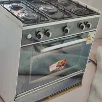 کابینت بالای سینک و یک عدد گاز 5شعله