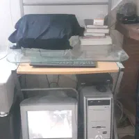 میز کامپیوتر شیشه ای سالم و بی صدا