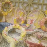 تعدادی محدود ازظروف سنگی تزئئنی
