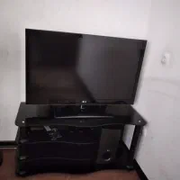 تلویزیون ال ای دی ۴۲ اینچ ال جی با میز