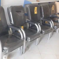 ۶ عدد صندلی اداری به همراه میز