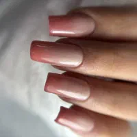 کاشت و لمینت و ژلیش ناخن طبیعی