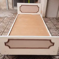 دو عدد تخت تک‌ نفره چوبی