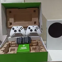 Xbox سری s با ۲ دسته اصلی
