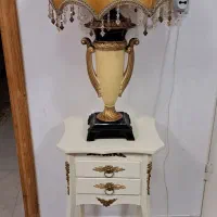 آباژور و میز