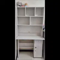 میز تحریر کتابخانه دار