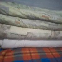 دوعددلحاف کارکرده .دوعدد پتو. تشک دونفره پنبه.|رختخواب، بالش، پتو|گرمسار, |دیوار