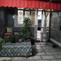 طبقه-همکف-دارای-حیاط-اختصاصی-و-ماشینرو