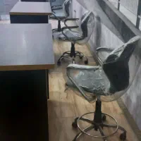 تعدادی میز اداری وصندلی چرخشی|مبلمان اداری|اراک, |دیوار