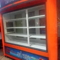 یخچال‌۲متری‌ایستاده‌ومیزپیش‌خوان‌تمیز‌پا‌به‌نو