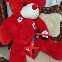 عروسک خرس قرمز بزرگ