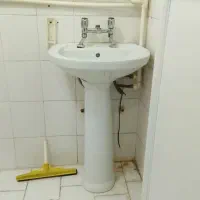 روشویی با شیر آب سالم و تمیز