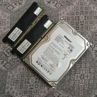 هارد ۵۰۰گیگ مکستور با دوعدد رم ۲گیگ ddr3