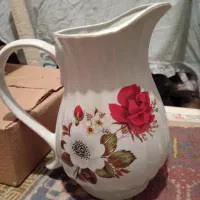 پارچ آب سفید گلدار