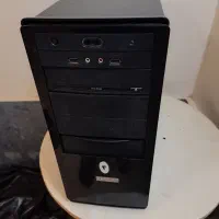 کامپیوتر شامل کیس مانیتور کیبرد و موس مشکی رنگ