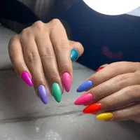 خدمات ناخن و آموزش کاشت صفرتاصد