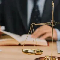 تصمیم گیری در دعاوی وکیل