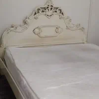 تخت خواب. با تشک