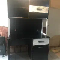 میز تحریر وکتابخانه