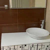 کمد و روشویی و آیینه