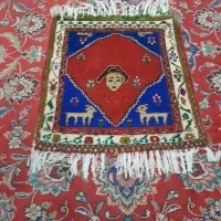 تعدادی قالیچه. کناره وپشتی دستبافت کهنه