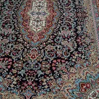 فرش ماشینی ۴ متری، زمینه سورمه ای