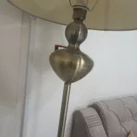 آباژور ایستاده