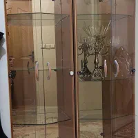 ویترین شیشه ای