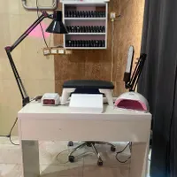 میز ناخنکاری واستند