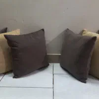 کوسن قرمز طلایی