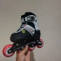 اسکیت کفشی مدل فراری با تمام لوازم محافظتی|دوچرخه، اسکیت، اسکوتر|نیشابور, شهرک رسولی|دیوار