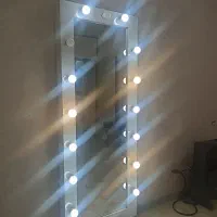 آینه تمیز چراغ دار