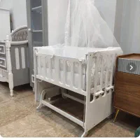 گهواره کنار مادر