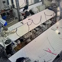 قواره پهن کن پارچه و نظافت کارگاه