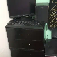 کامپیوتر با همه لوازمش
