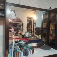 تعدادی قفسه ویترین و آینه|فروشگاه و مغازه|صحنه, |دیوار