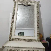 آینه و کنسول و ساعت ایستاده