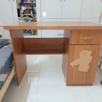 میز تحریر و دراور و قاب اینه