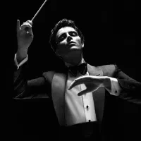 استخدام نوازنده یا خواننده ساعتی در کافه رستوران