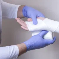 پانسمان تزریقات در منزل شما توسط پرستار بیمارستان