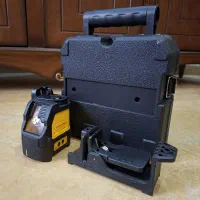 تراز لیزری DeWALT DW088CG دوخطی سبز رنگ