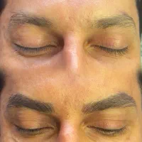 میکروبلیدینگ ابرو آقایان