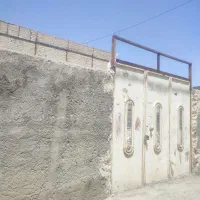 زمین داخل چهار دیواری دو نبش