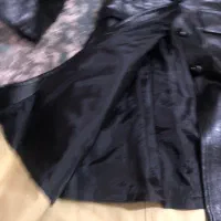 بارونی چرم|لباس|لاهیجان, قیام|دیوار