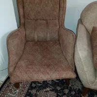 مبل راحتی و میز وسط