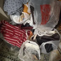 تعدادی لباس کفش و کیف و گوشی رایگان