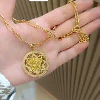 مدال ورساچ ویترینی و زنجیر