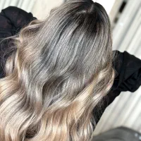 رنگ و لایت|خدمات آرایشگری و زیبایی|بروجن, |دیوار